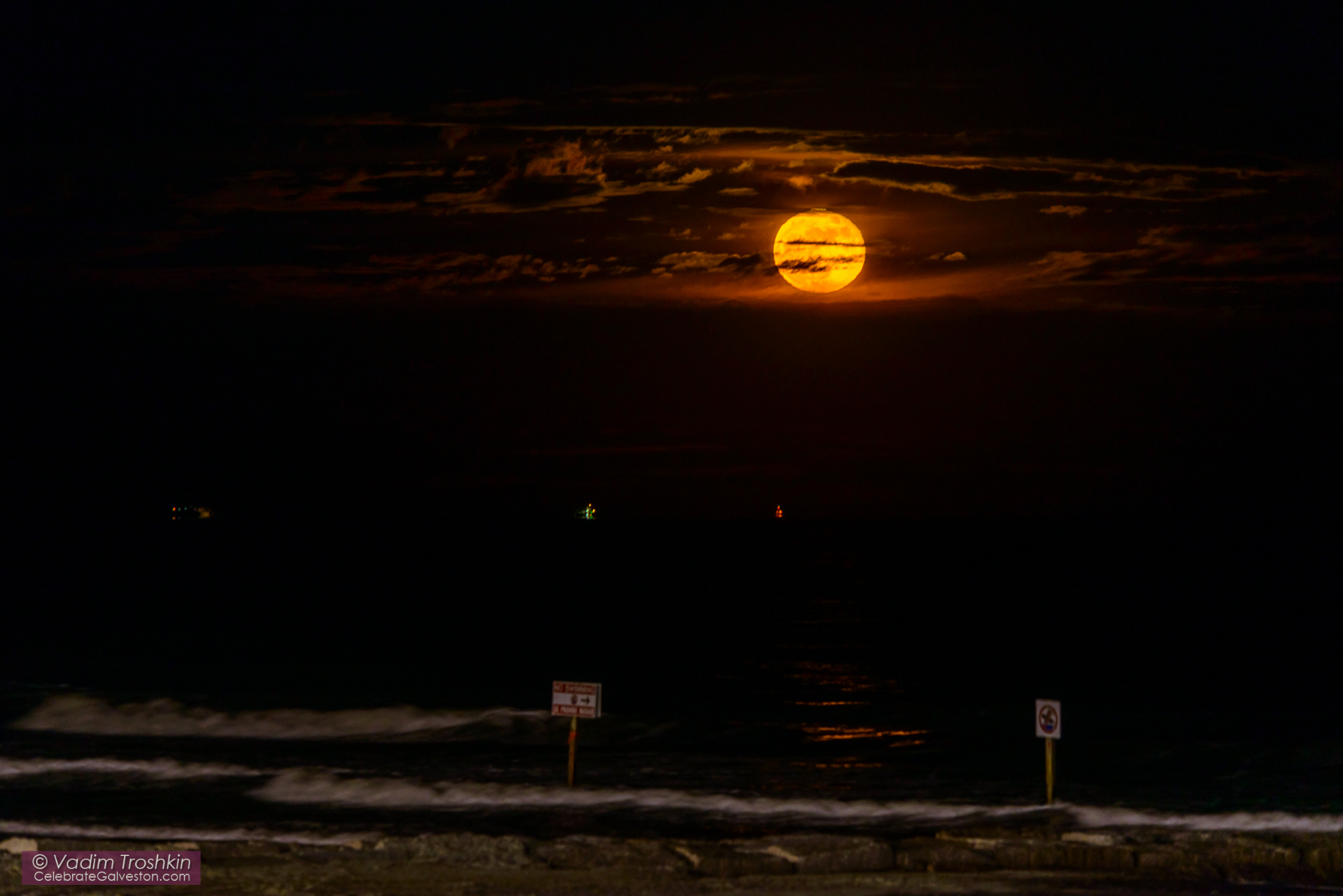 November 7, 2014. Moonrise. 